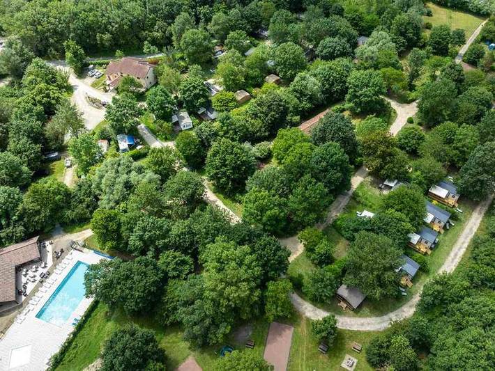 Camping pour 6 personnes, avec Terrasse et Bassin pour enfant