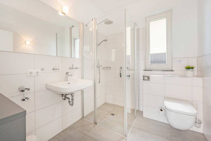 Ganze Wohnung, Gemütliche Ferienwohnung mit Terrasse & Haffblick – ruhige Lage am See in Kamminker Strand, Kamminke