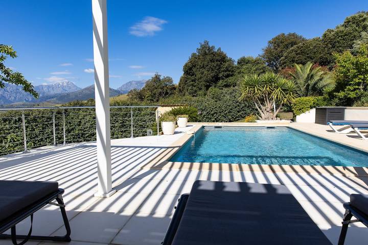 Gîte pour 4 personnes, avec Terrasse et Jardin ainsi que Piscine et Vue à Pietralba