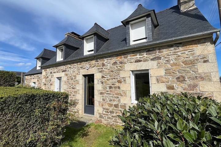 Location de vacances pour 8 personnes, avec jardin à Saint-Quay-Perros
