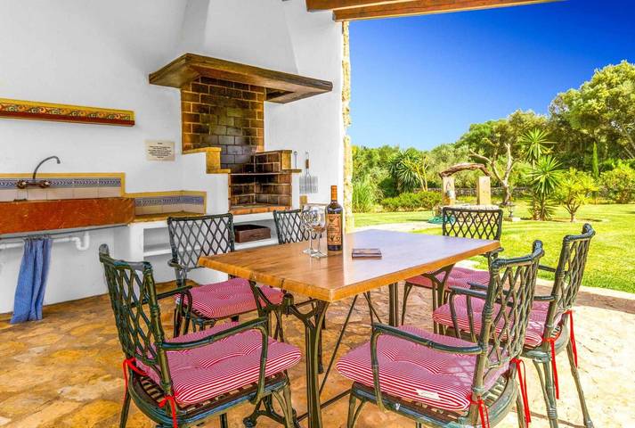 Villa 'Roig' with Private Pool, Wi-Fi and Air Conditioning in Pollença, North Majorca