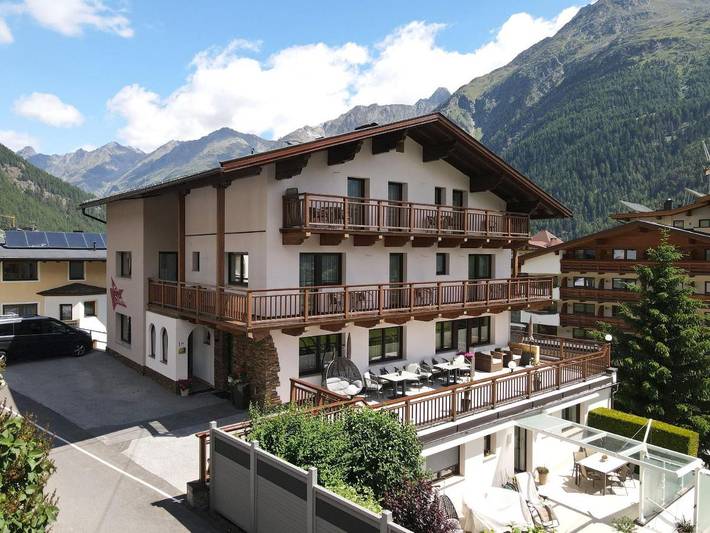 BnB für 8 Personen, mit Terrasse und Ausblick, mit Haustier in Sölden (Österreich)