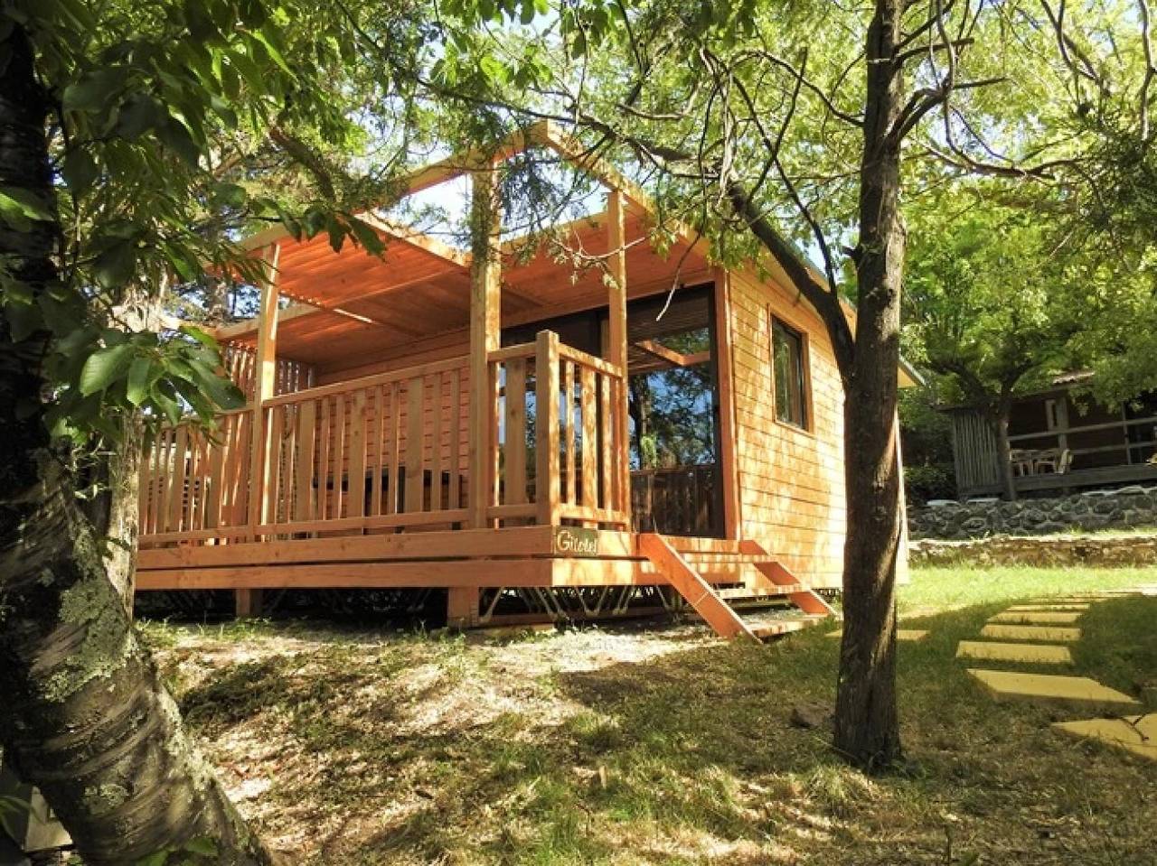 Zecamping 3 étoiles pataugeoire dog friendly club enfant chalet Bbq clim 25m2 in Darbres, Ardèche