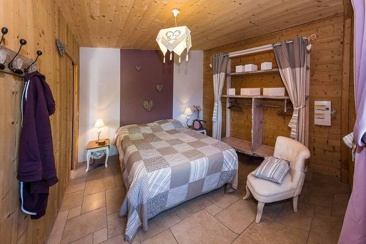 Gîte pour 4 personnes, avec terrasse ainsi que jardin et piscine à Saint-Léger-les-Mélèzes - 2