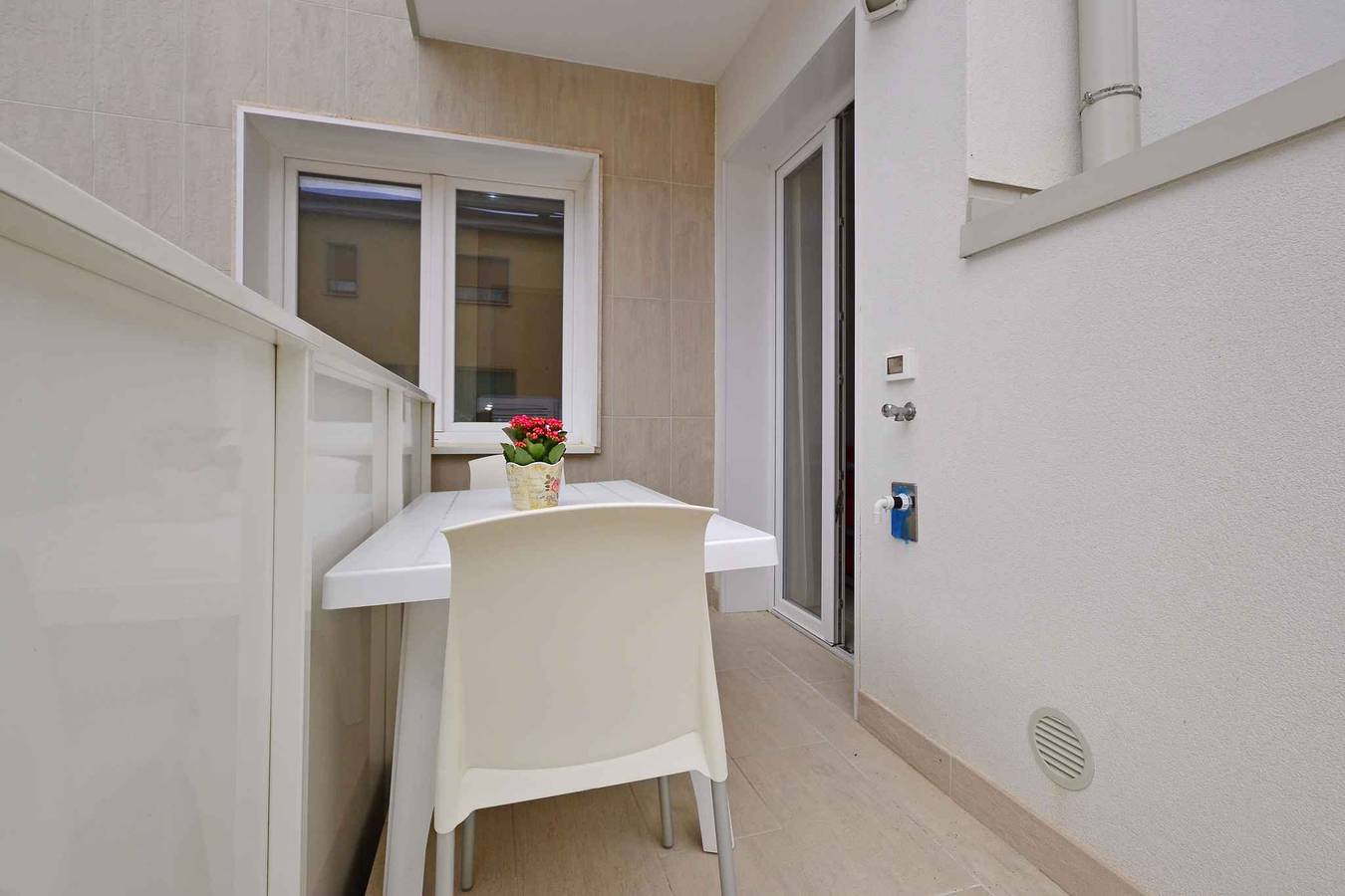 Apartamento vacacional entero, Apartamento vacacional con aire acondicionado, internet, balcón y piscina  in Lignano Sabbiadoro, Provincia d'Udine
