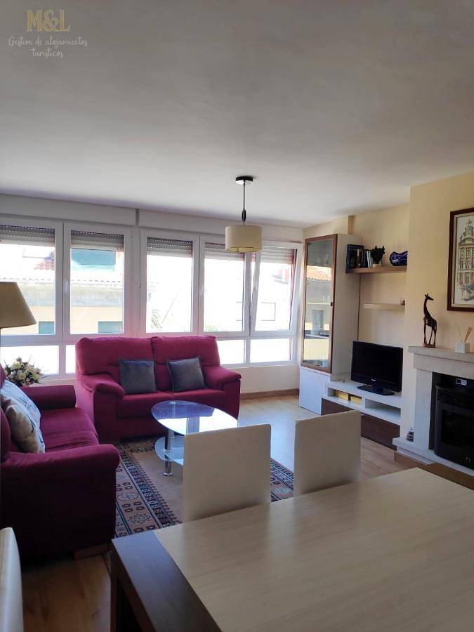 Apartamento para 4 personas, con balcón y vistas en Luanco