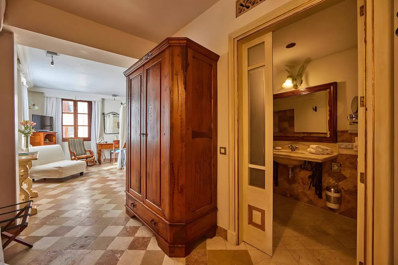 Room 'Doble Superior' with Shared Pool, Shared Terrace and Air Conditioning in Pollença Town, Pollença