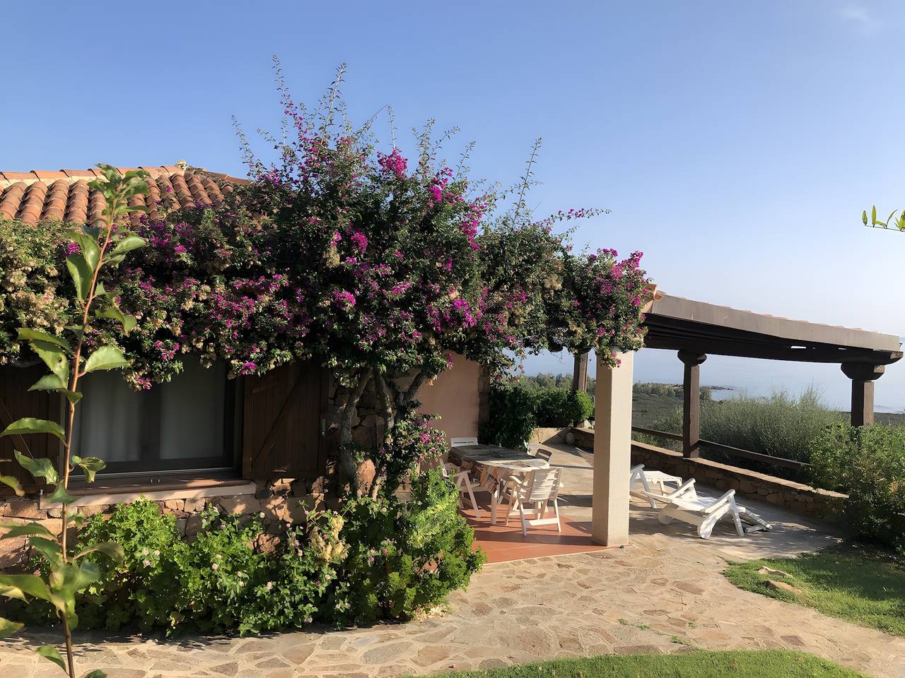 Villetta Oleandro mit Meerblick, privater Terrasse und Garten in Lu Miriacheddu, San Teodoro