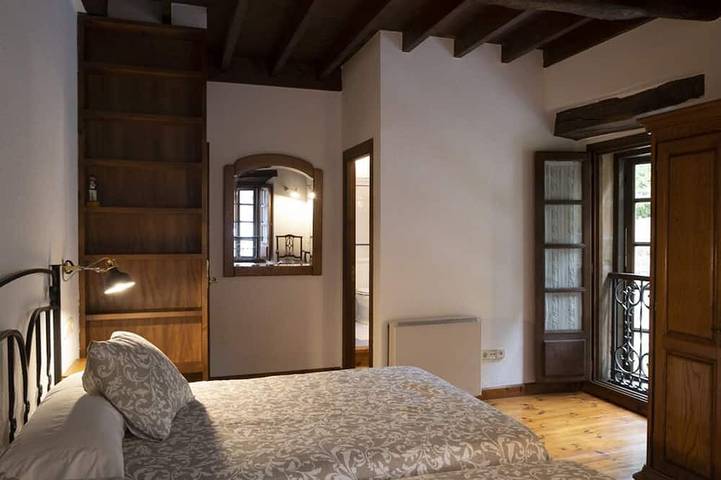 El Tresmayu. Casona con jardín en Lastres. Vistas al mar y a la montaña. in Lastres, Colunga