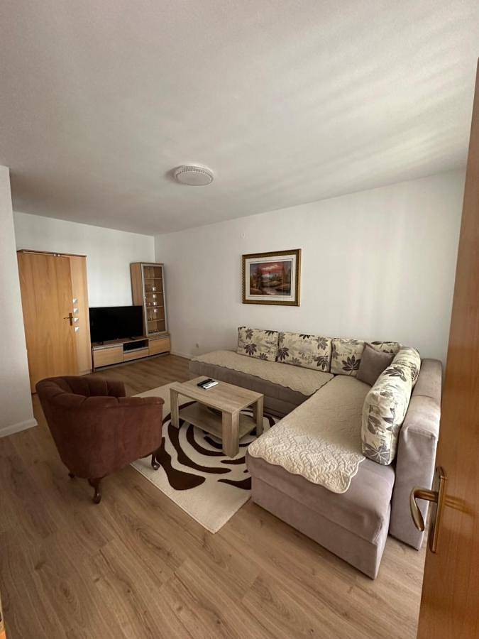 Ferienwohnung für 4 Personen, mit Balkon und Ausblick in Kosovo