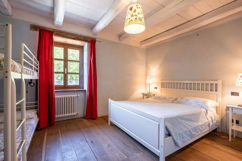 Ganze Wohnung, Angenehme Wohnung für 18 Gäste mit  W-Lan, Pool, Innenhof und Haustiere erlaubt in Cortemilia, Langhe