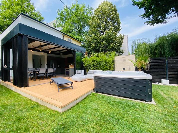 Ferienhaus für 6 Personen, mit Whirlpool und Terrasse sowie Garten und Pool in Siofok