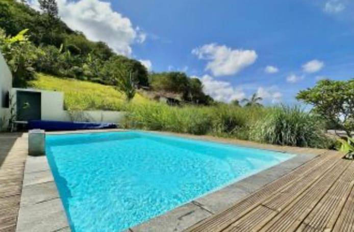 Chambre d’hôte pour 2 personnes, avec vue ainsi que piscine et jardin à Entre-Deux