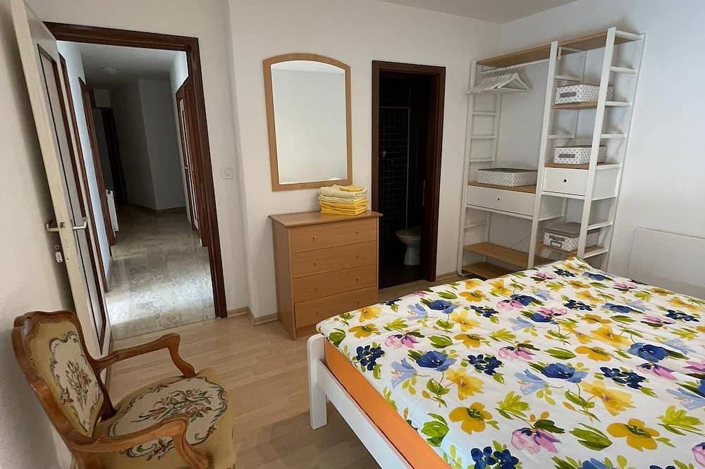 Ganze Wohnung, Sonnige 4-Zi-Wohnung mit grosser Palmenterrasse. Seeblick in Caslano, Luganersee