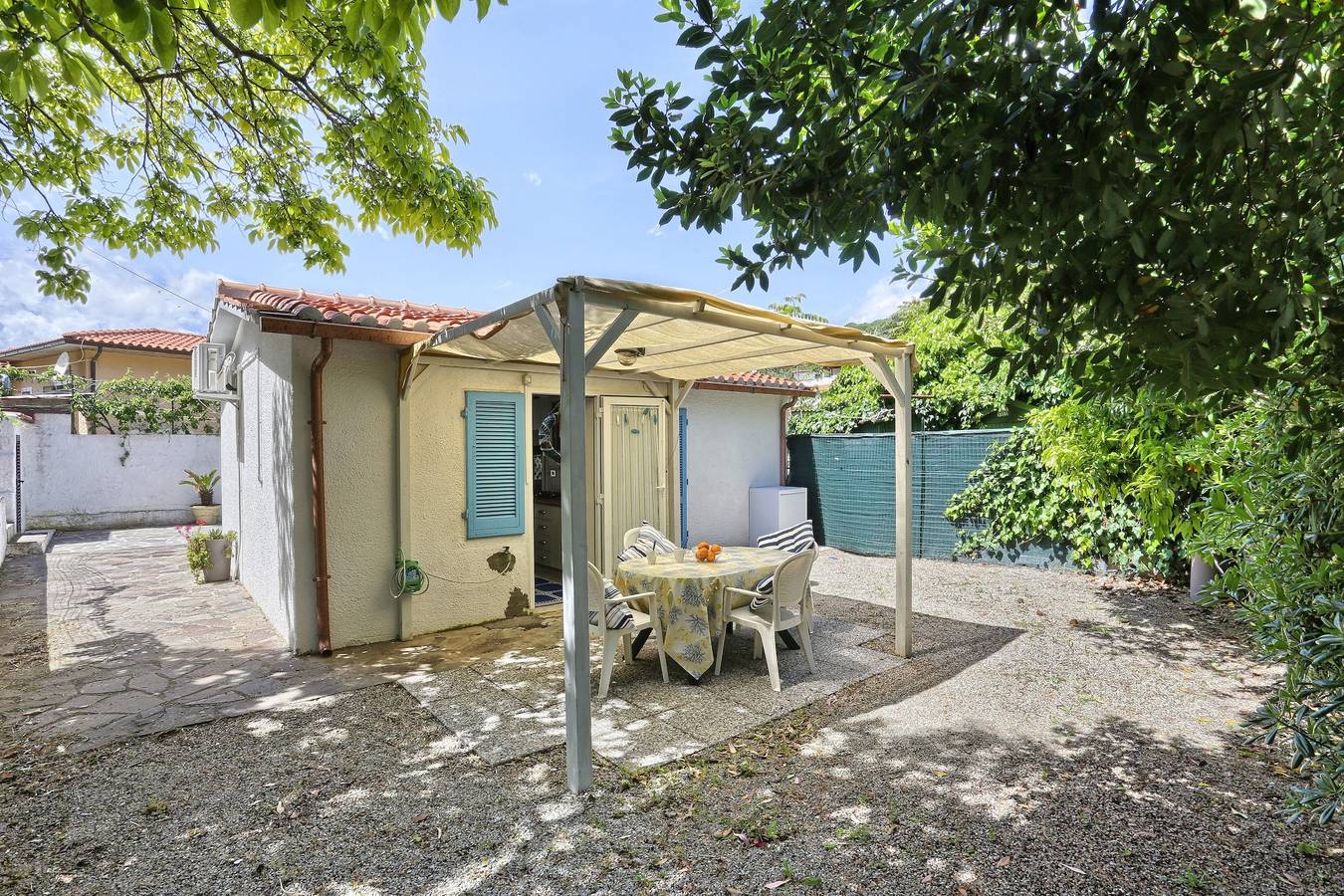 Casa vacanze con aria condizionata e terrazza con vista mare; parcheggio disponibile, animali domestici ammessi  in Pareti, Isola d'Elba