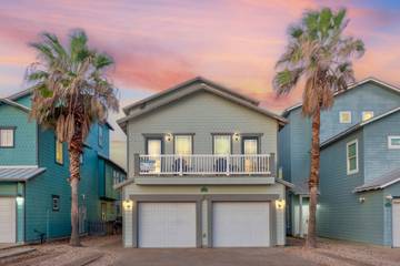 Vacation Rental for 16 Guests in Port Aransas, Mustang Island, Picture 2