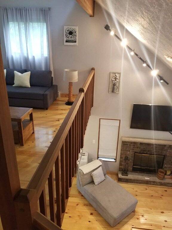 Nice Cabin in the Poconos Mountain (Saw Creek Est) in Saw Creek, Pike County