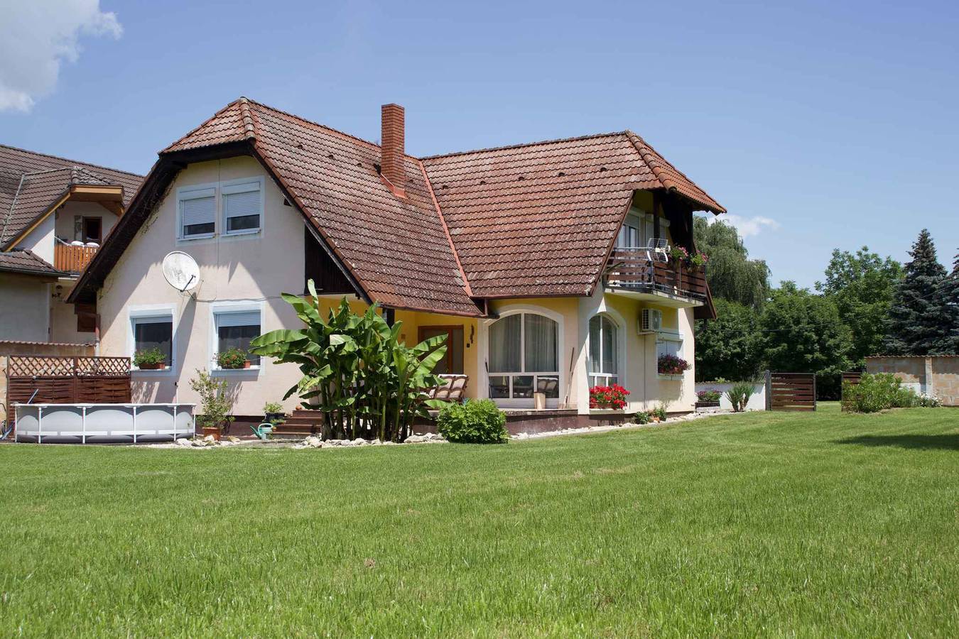 Cały apartament wypoczynkowy, Mieszkanie wakacyjne z odkrytym basenem i balkonem  in Balatonberény, Południowe brzegi Balatonu