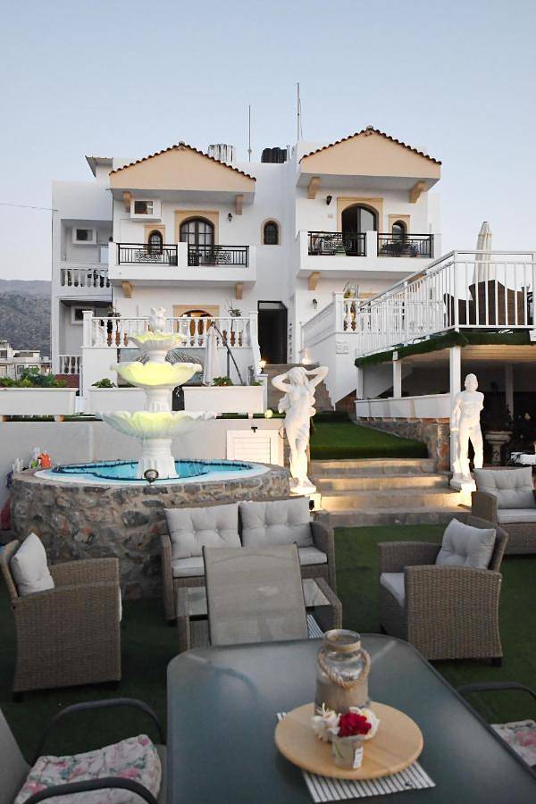 Apartment for 4 people, with garden and view as well as pool, with pets in Malia