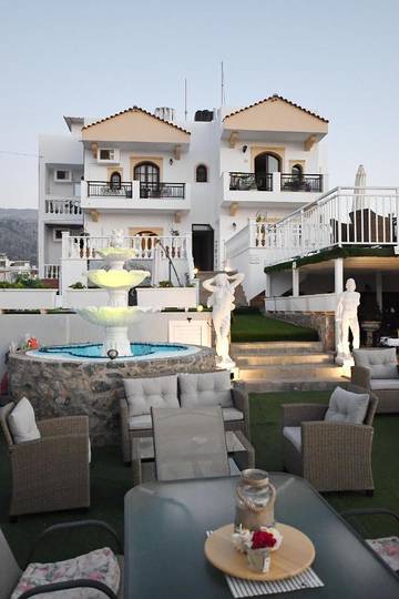 Gîte pour 4 personnes, avec vue ainsi que piscine et jardin, animaux acceptés dans Malia