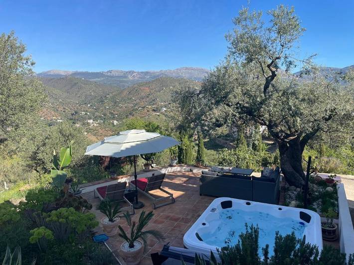 Casa rural para 6 personas, con Balcón y Jacuzzi además de Terraza y Jardín en Comares - 4
