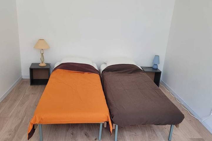Maison Individuelle 2 Chambres six Couchages au Centre Village in Vaulnaveys-le-Haut, Isère