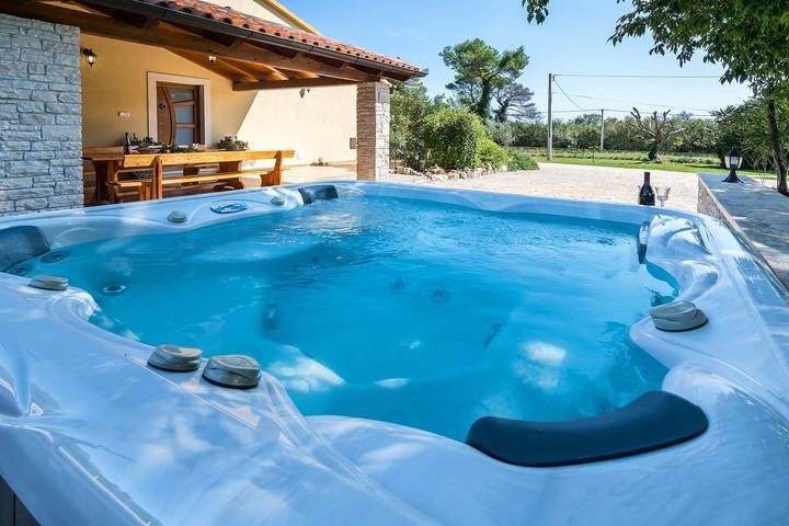 Villa pour 8 personnes, avec piscine et jardin à Barban - 3