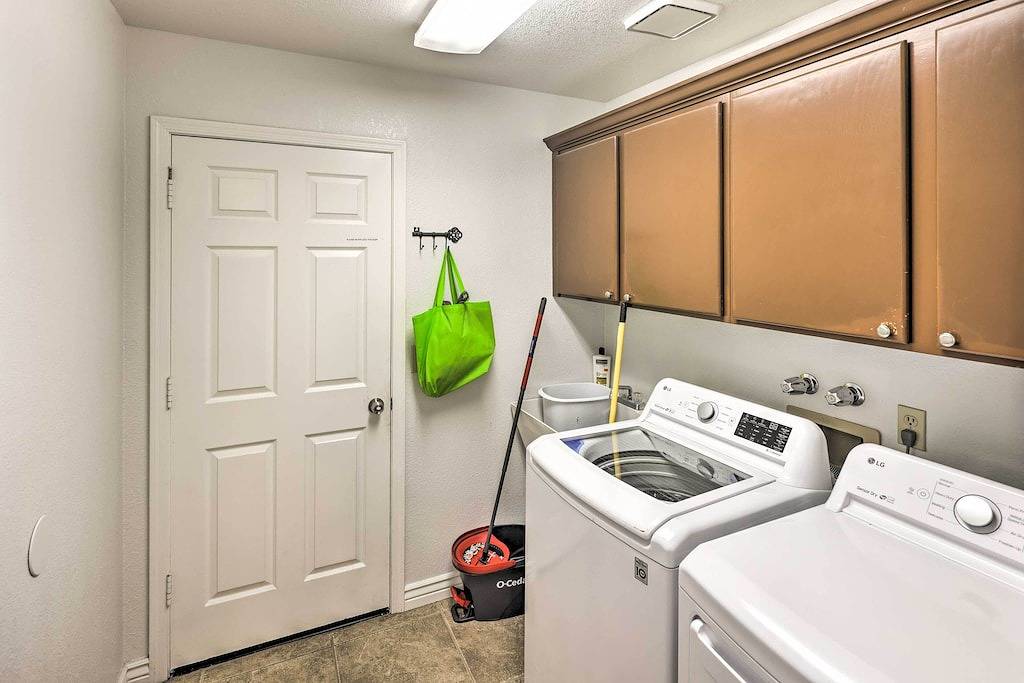 Pet-Friendly Home w/ Hot Tub in Lake Havasu City in Lake Havasu City, Mohave County