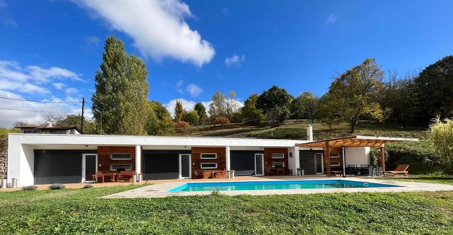 Ferienwohnung für 4 Personen, mit Pool und Garten sowie Ausblick - 1