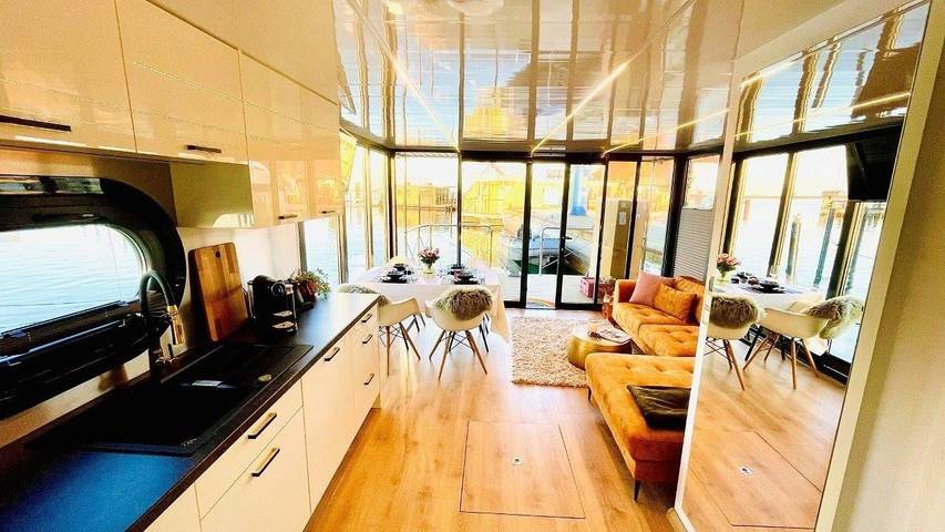 Boot für 5 Personen, mit Terrasse und Seeblick in Heiligenhafen