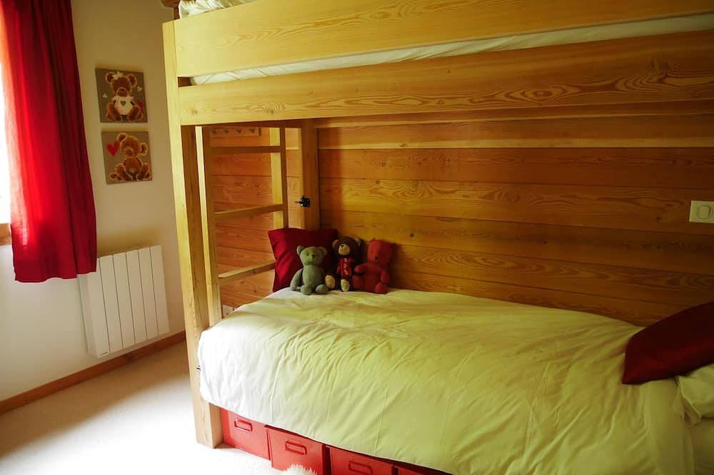 Chalet Wanaka, charme et prestige avec sauna et très belle vue montagne in La Salle-les-Alpes, Serre Chevalier