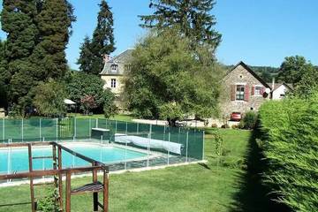 Cottage pour 6 personnes, avec piscine à Astaillac