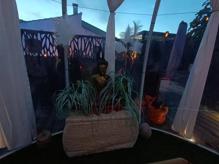 Tente pour 2 personnes, avec piscine ainsi que jacuzzi et jardin dans les Bouches-du-Rhône - 2