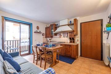 Gîte pour 4 personnes, avec vue et balcon à Colere