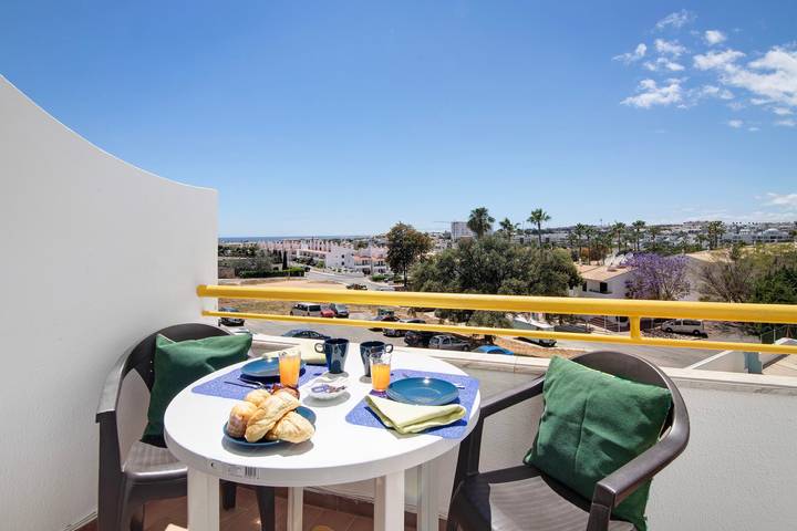 Apartamento entero, Apartamento 'Montechoro' con balcón y Wi-Fi in Monte Choro, Albufeira e Olhos de Água