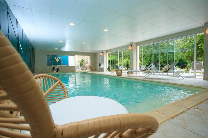 Villa pour 16 personnes, avec piscine ainsi que jacuzzi et jardin