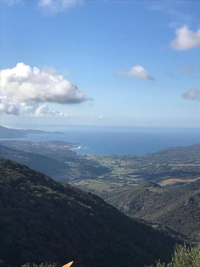 Location de vacances pour 4 personnes, avec jardin et vue à Santa-Maria-Figaniella