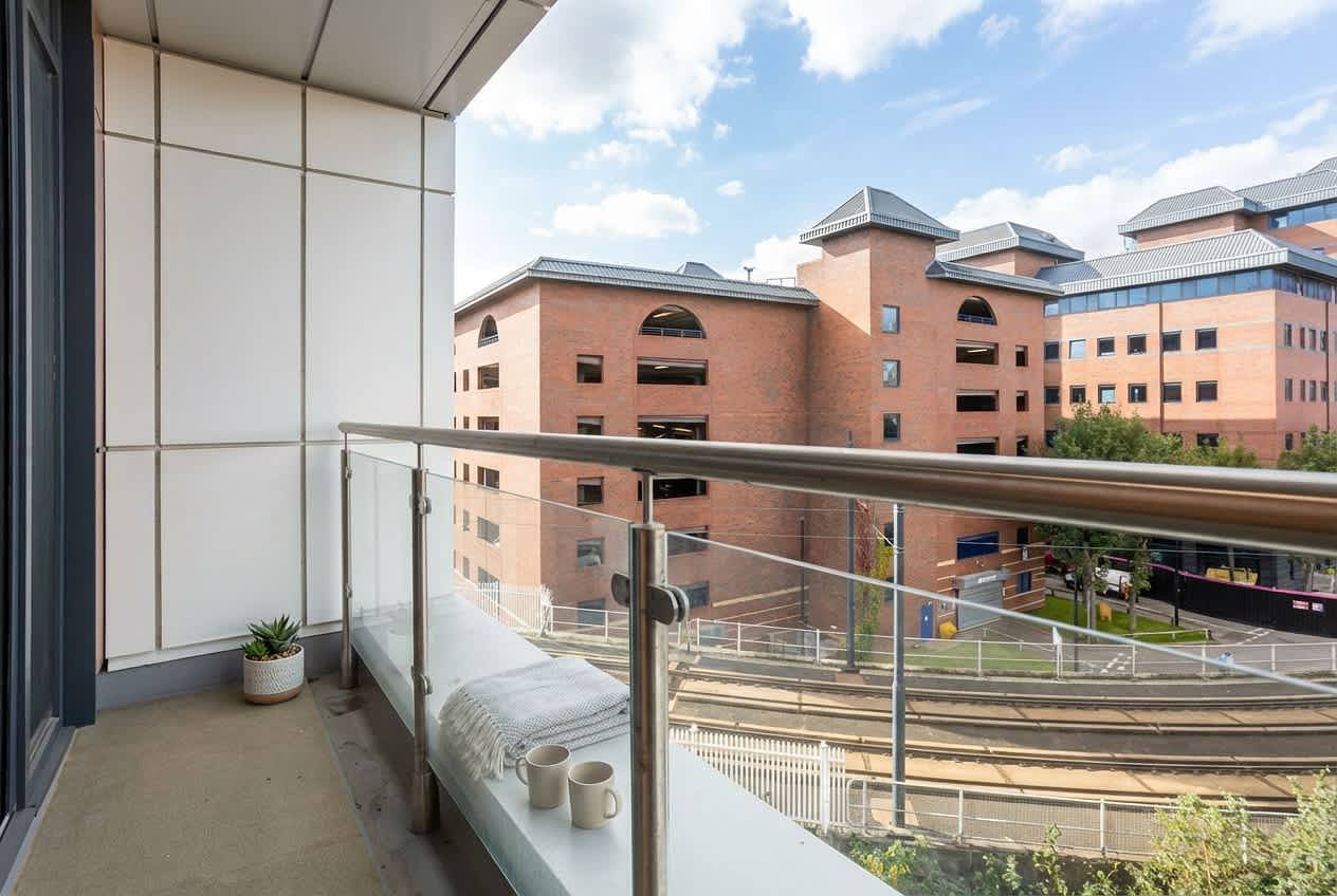 Monolocale intero, Bright Manchester Studio Apartment with Balcony in Greater Manchester
