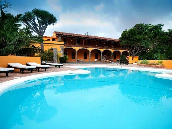 Hôtel pour 2 personnes, avec terrasse et jardin ainsi que jacuzzi et piscine - 1