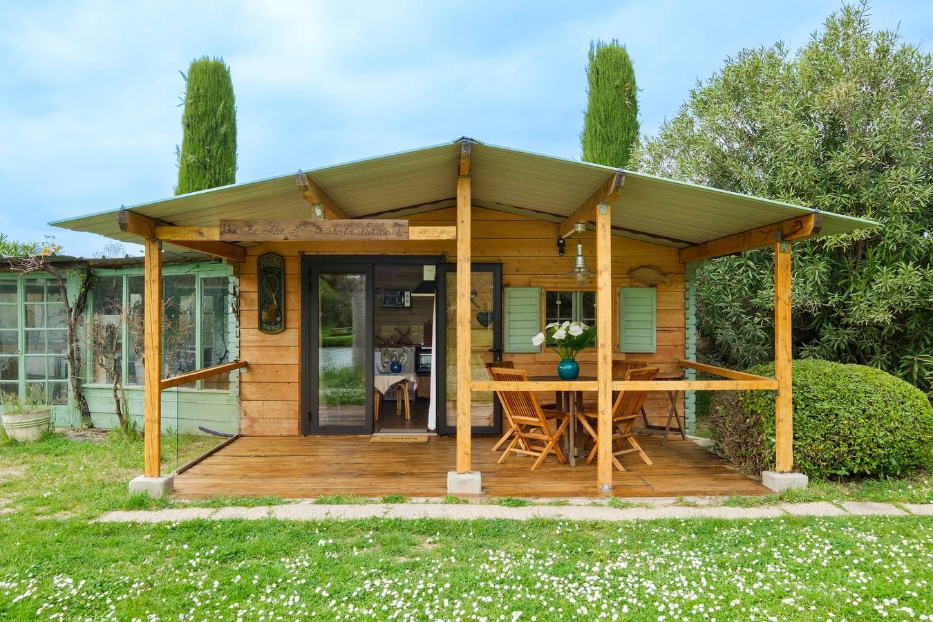 Chalet 'Les Iris' con piscina privada, terraza compartida y aire acondicionado in La Roquette-sur-Siagne, Costa mediterránea (Francia)