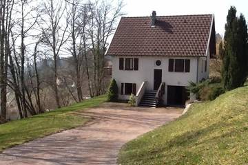 Chalet pour 9 personnes, avec jardin et balcon à Rochesson