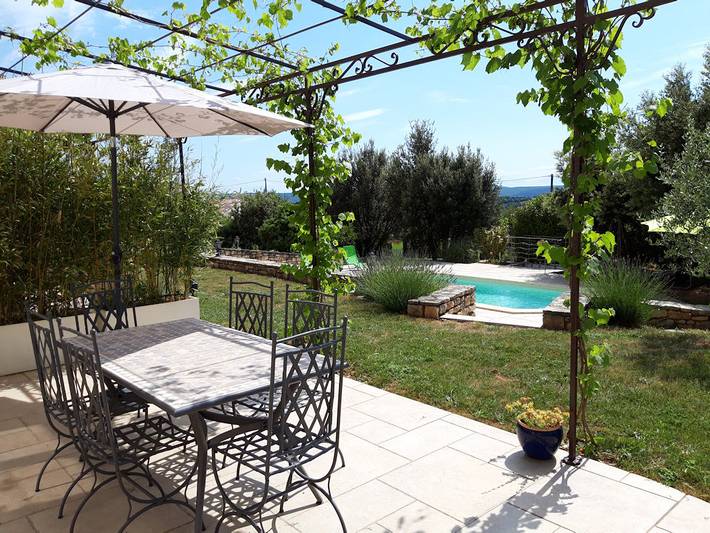 Location de vacances pour 6 personnes, avec jardin ainsi que terrasse et piscine à Orgnac-l'Aven - 4