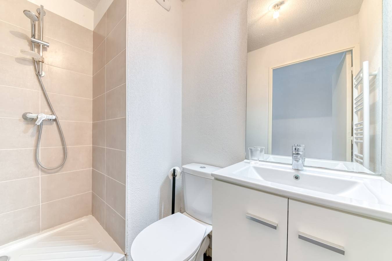 Studio entier, 3 - Le Bienvenu - Gratte-Ciel – Métro in Villeurbanne, Rhône