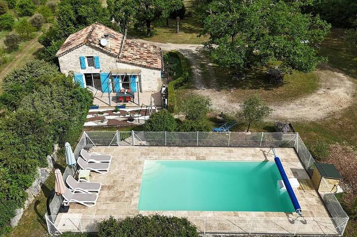 Location de vacances pour 4 personnes, avec jardin à Carnac-Rouffiac