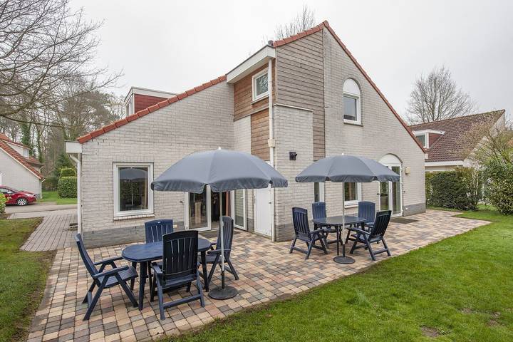 Villa voor 12 personen, with Balkon/Terras and Terras as well as Tuin and Kinderzwembad in Arcen