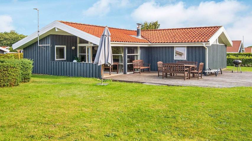 Ferienhaus für 10 Personen, mit Whirlpool und Sauna sowie Terrasse und Garten in Mommark