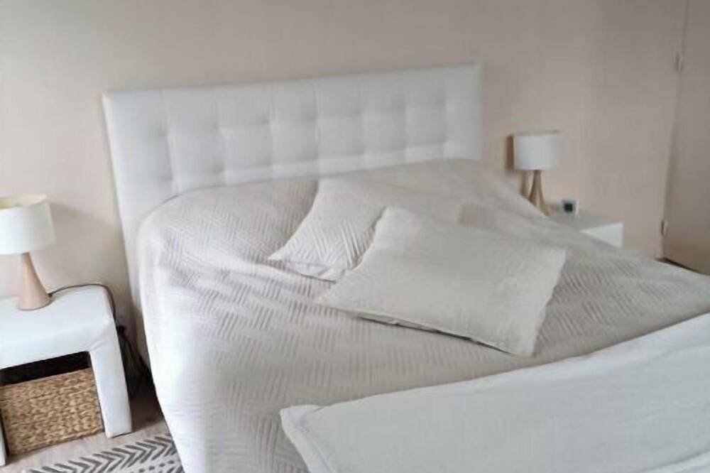 Maison d une Chambre Pour 2 Personnes - Chambre D'hôtes in Saint-Antonin-Noble-Val, Massif Central