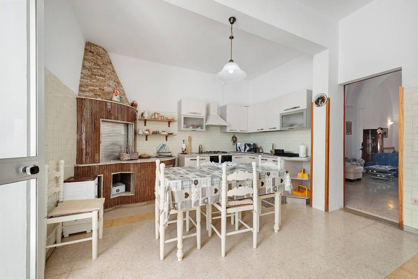 Appartamento intero, Appartamento 'Salento Short Let ampio e luminoso' con terrazza privata, giardino e aria condizionata in Copertino, Provincia di Lecce