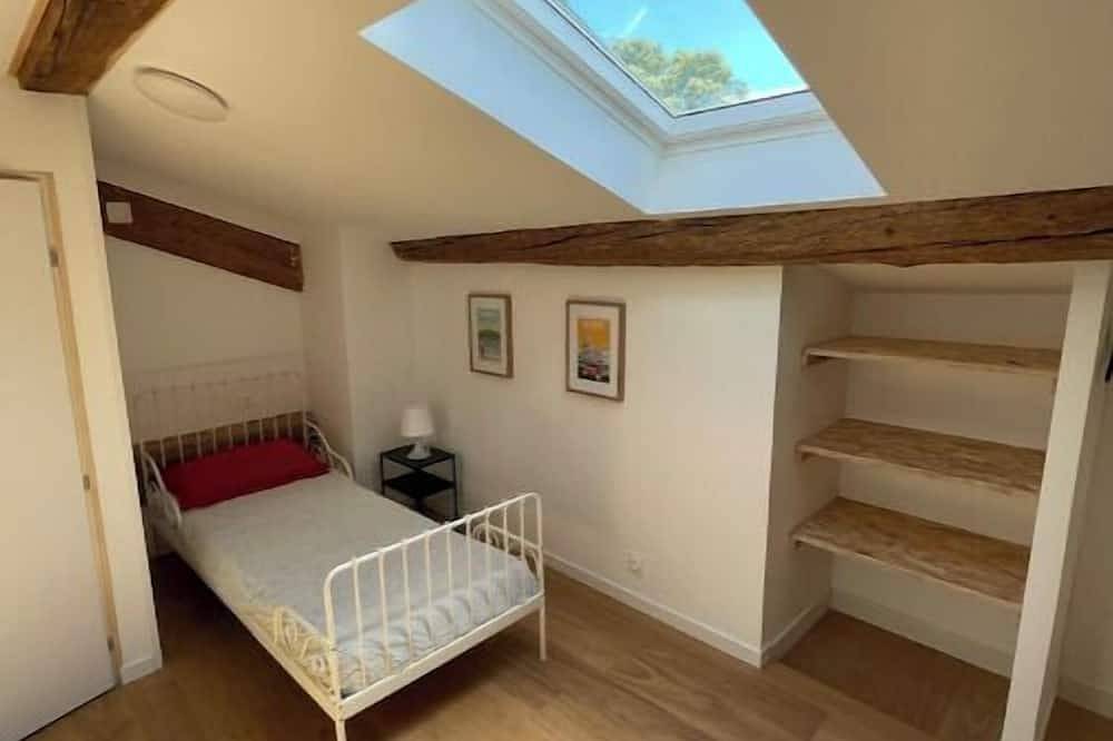 Renovated barn, private garden and shared pool. in Poussan, Mittelmeerküste (Frankreich)