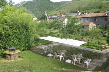 Gîte pour 8 personnes, avec jardin, animaux acceptés à Caussou
